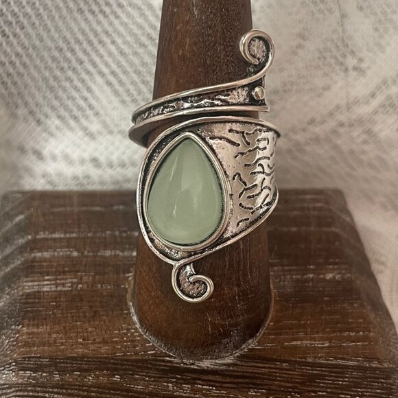 Sundance Jewelry - Sterling Silver Light Jade Ring Size OS